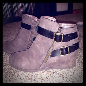 Womens ankle boot sz 7M